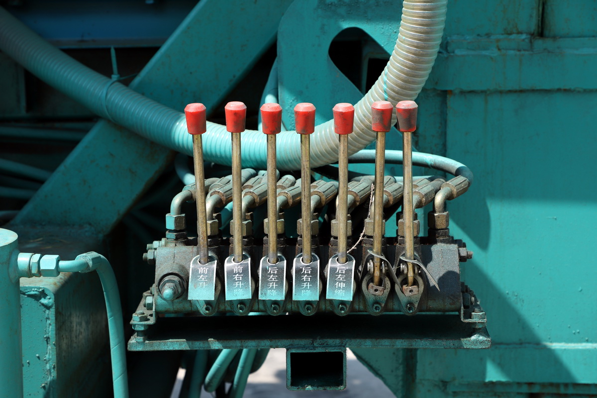 8寸后八輪汽車鉆機